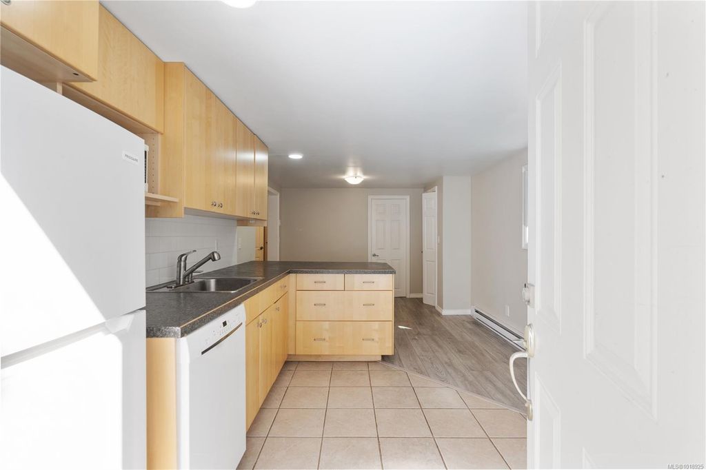 listing image 16045748212243896302