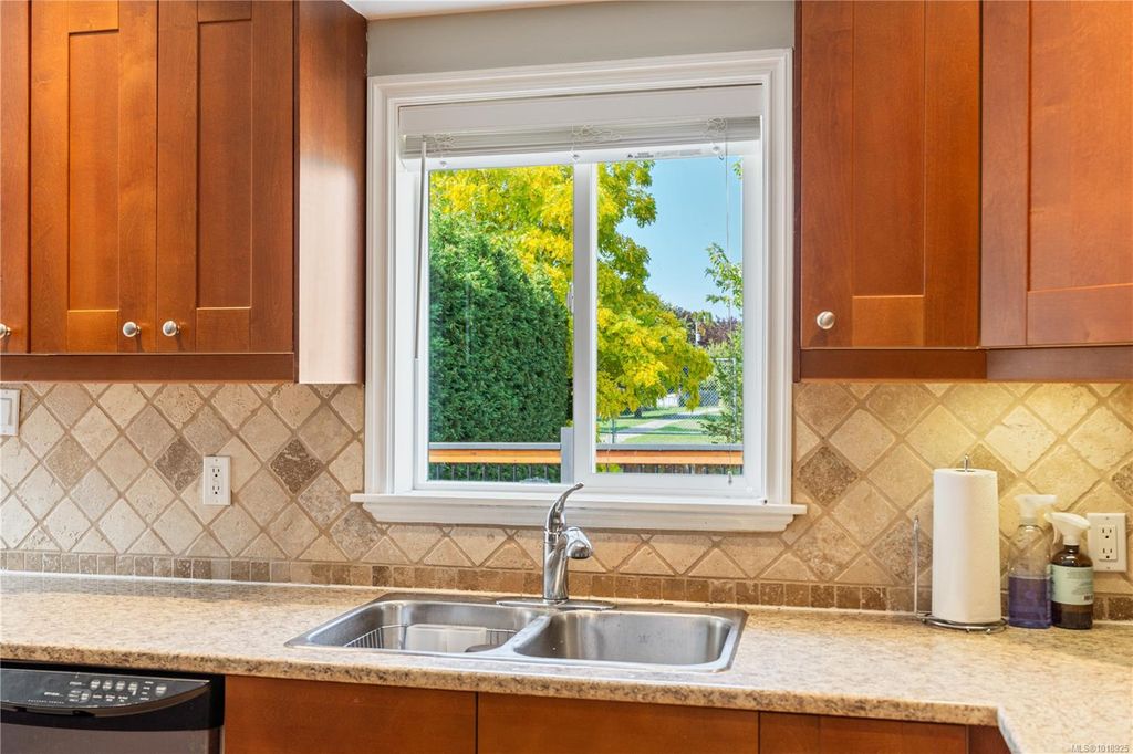 listing image 16048726547704114413