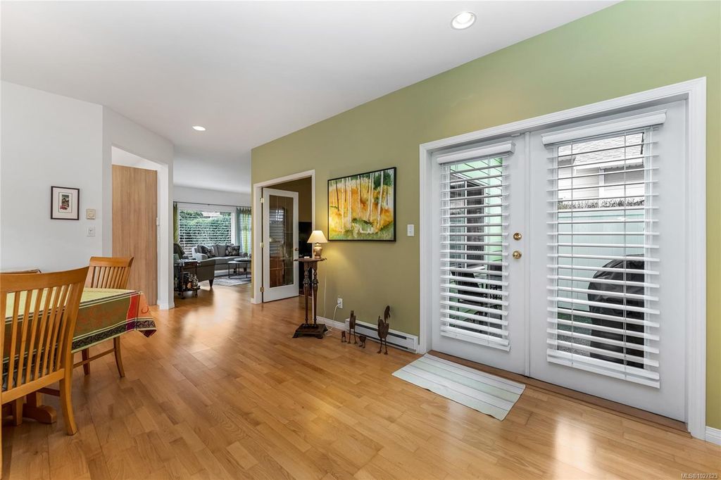 listing image 16048998129684709352