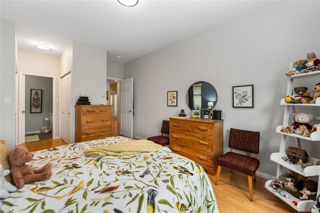 listing image 16048219924275362830