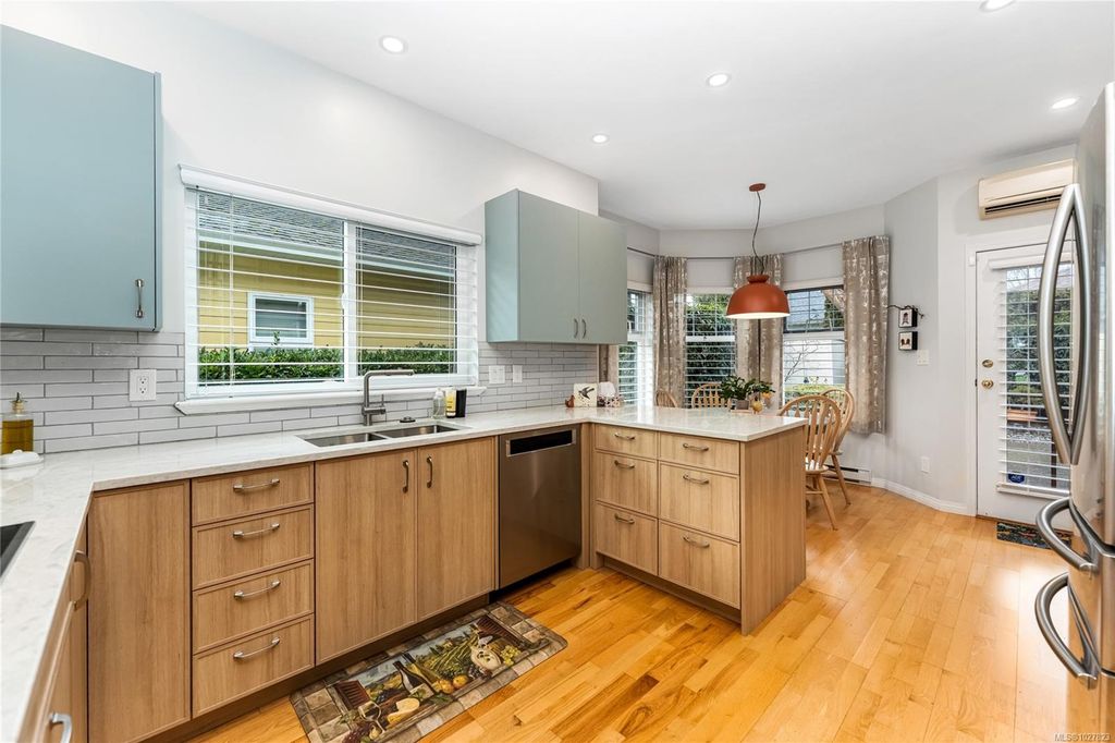 listing image 16042129871707585559