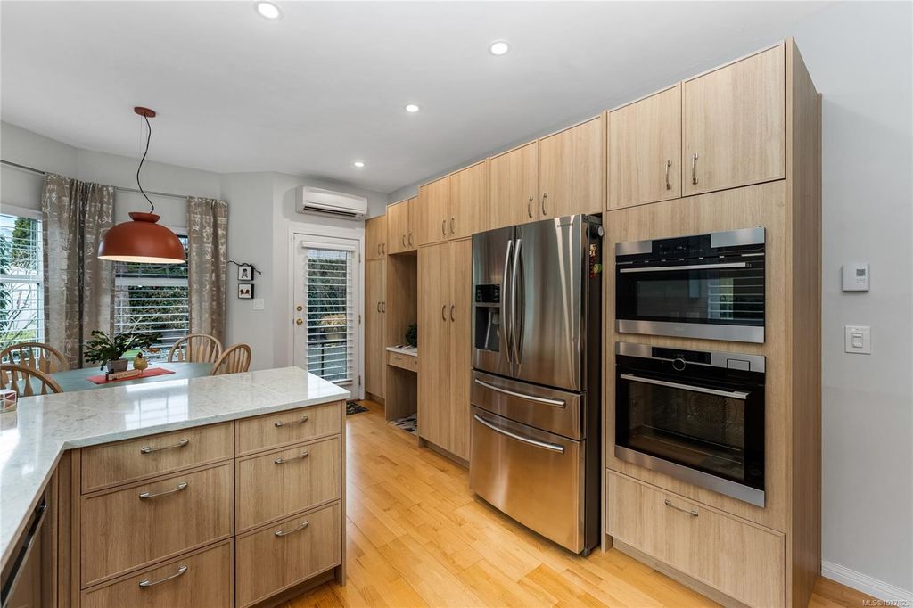 listing image 16040432148821945951