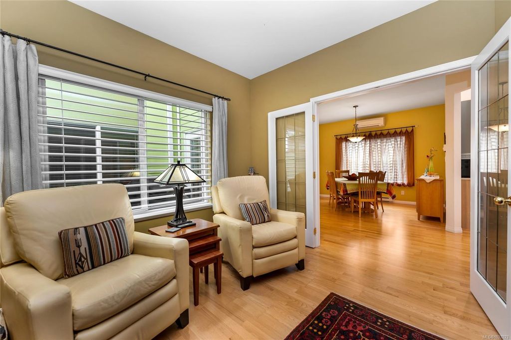 listing image 16049010351755942690