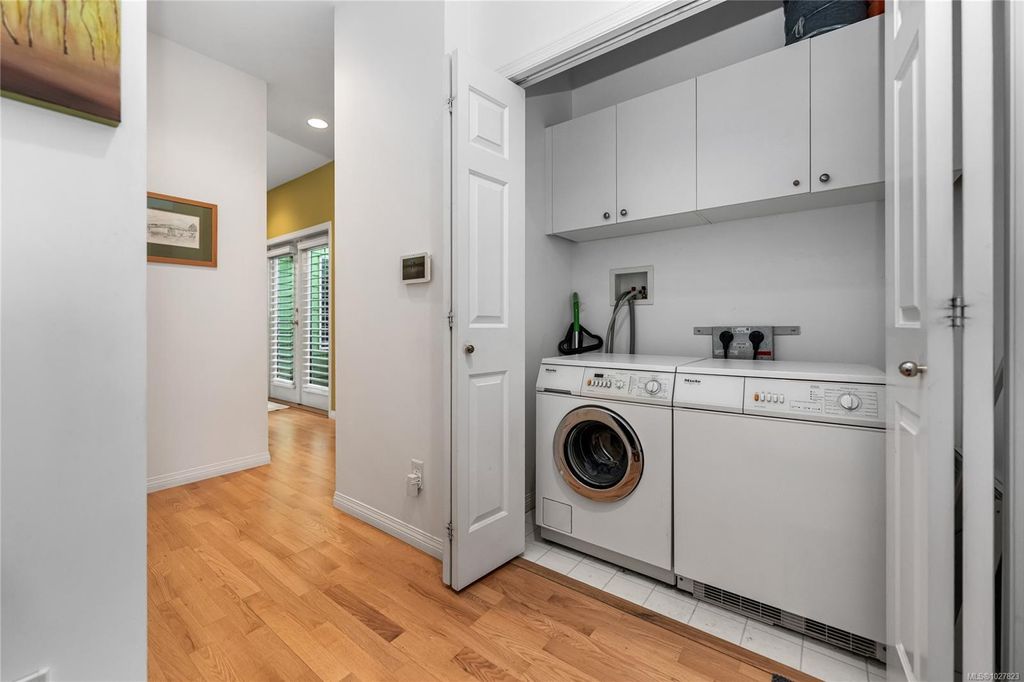 listing image 16041581025995864703