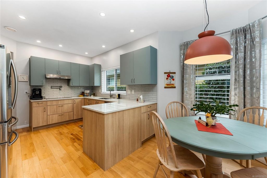 listing image 16046732106005670156