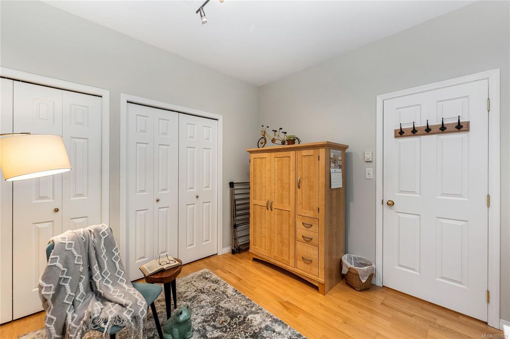 listing image 16045032826681060487