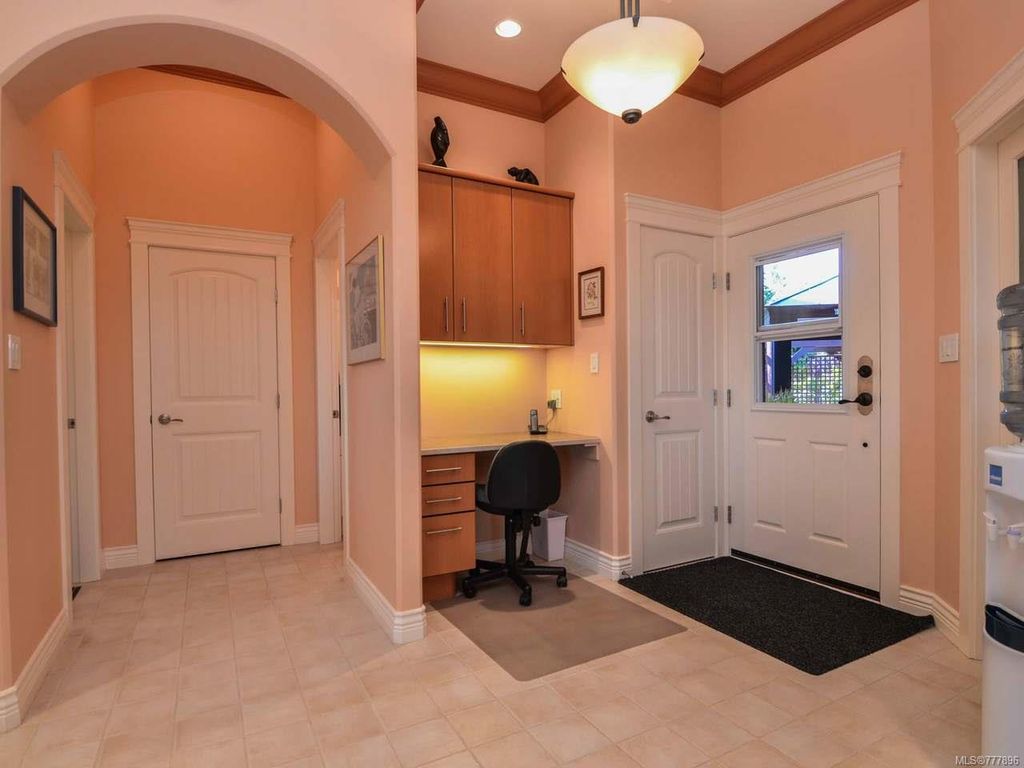 listing image 16044646499910730001