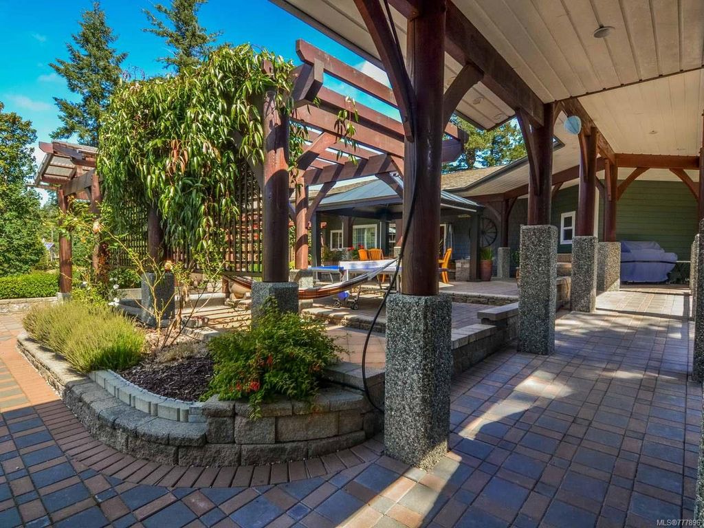listing image 16043924375787445508
