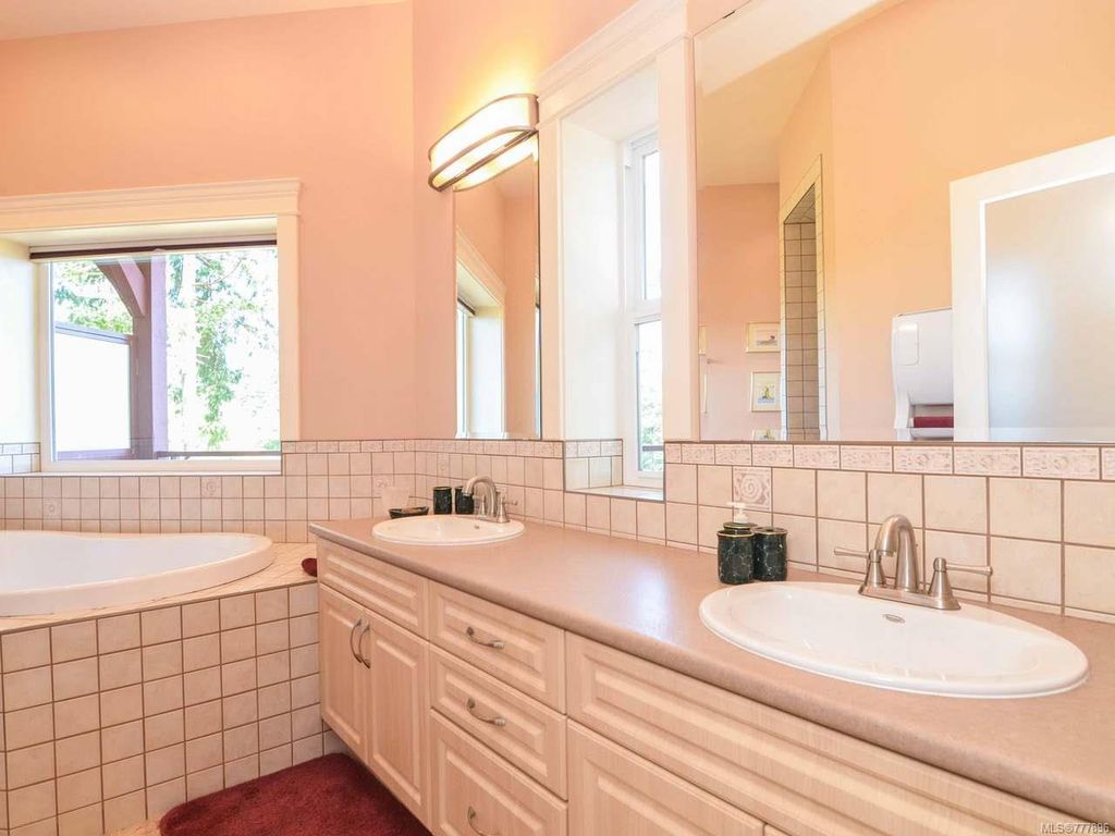 listing image 16042309504360486364