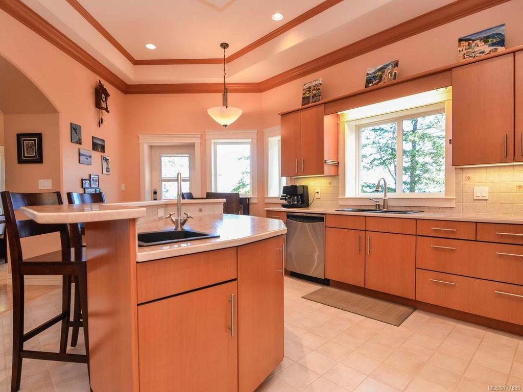listing image 16040236747449810260