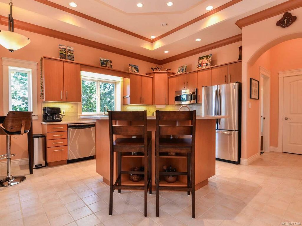 listing image 16048945673863349466