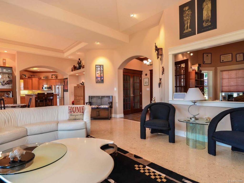 listing image 16043079314141500602