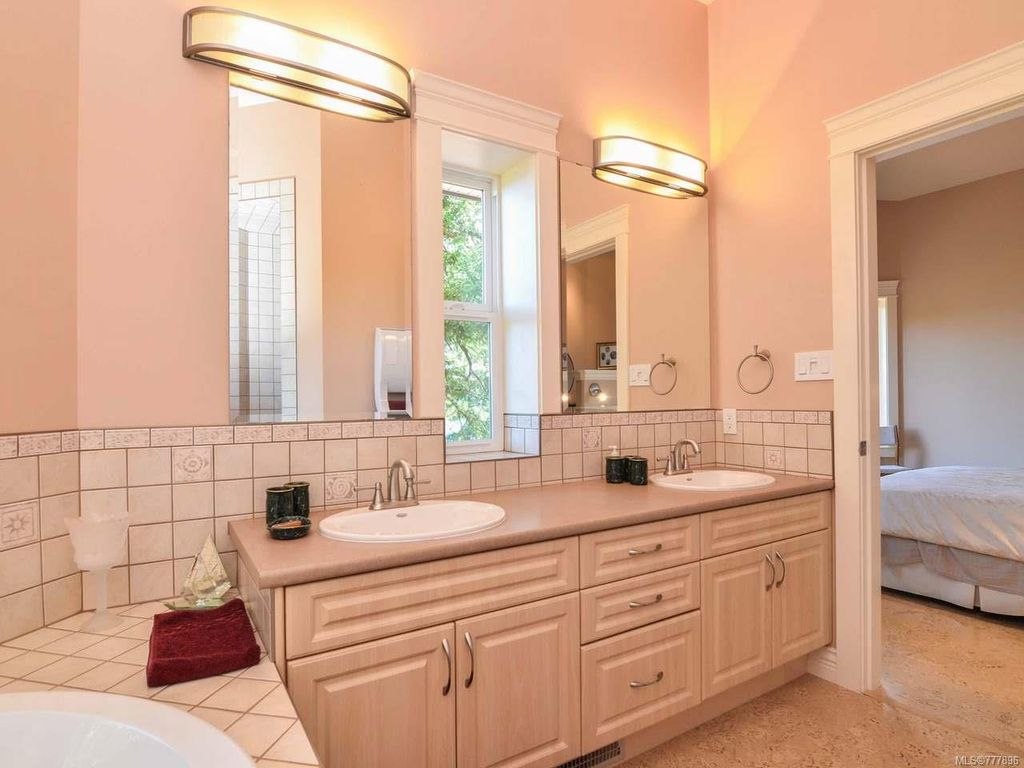 listing image 16043370839231750973