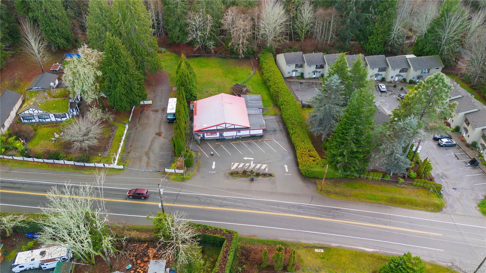 3346 Island Hwy W