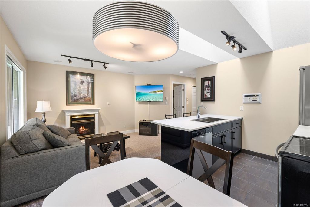 listing image 16048874346842578684