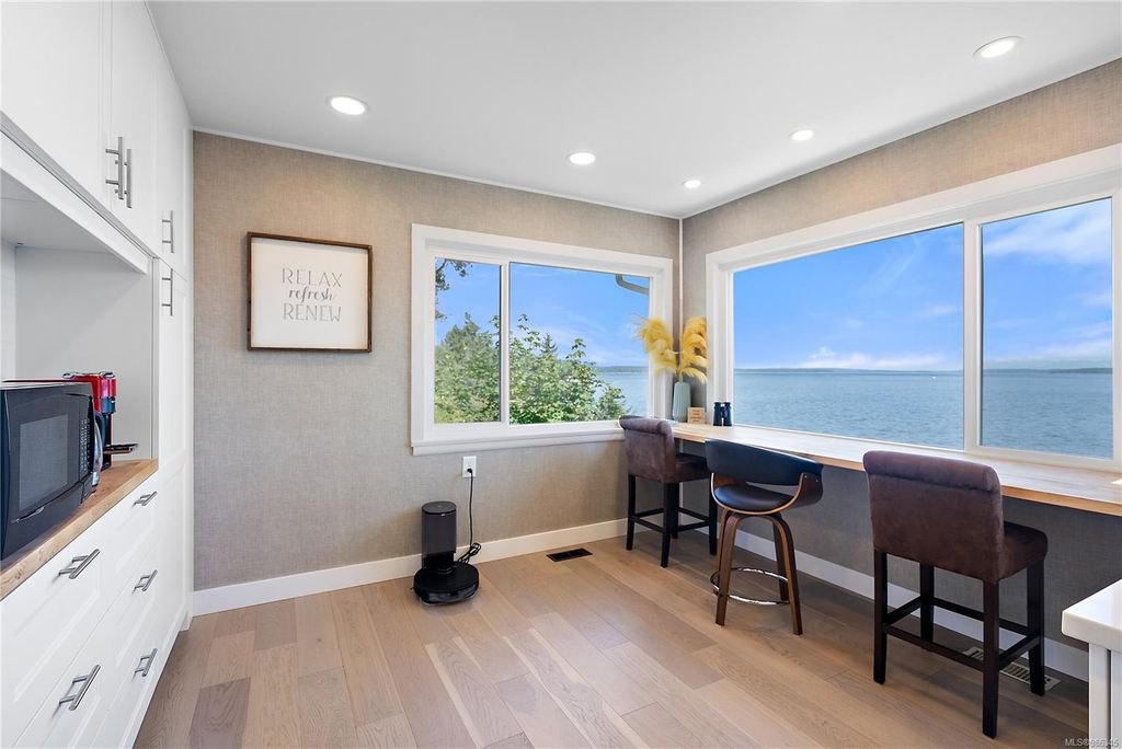 listing image 16044470289024073428