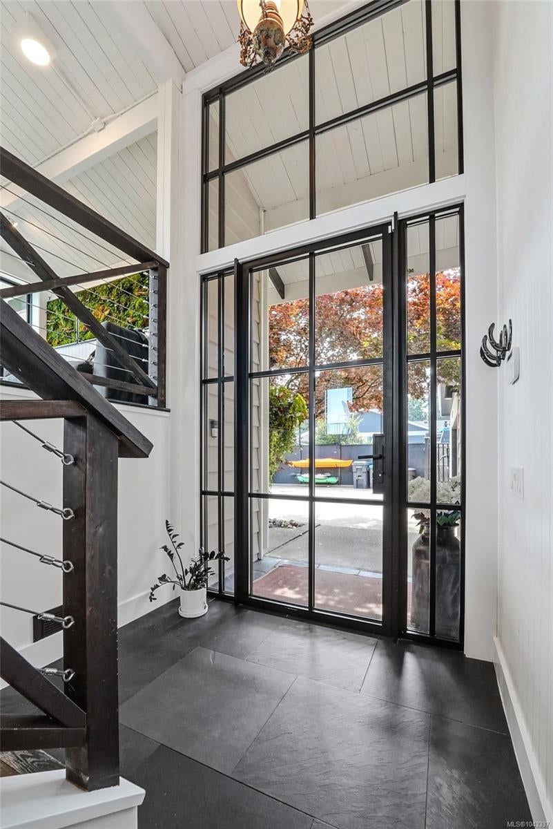 654 Hawthorne Rise