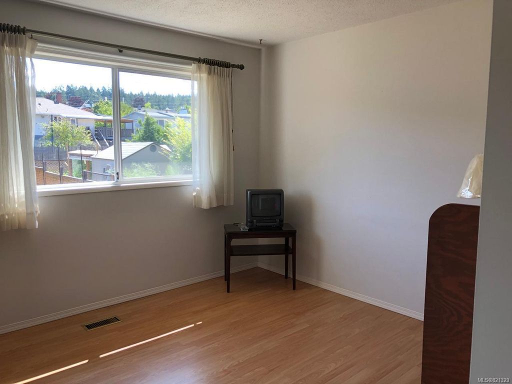 listing image 16041640986485
