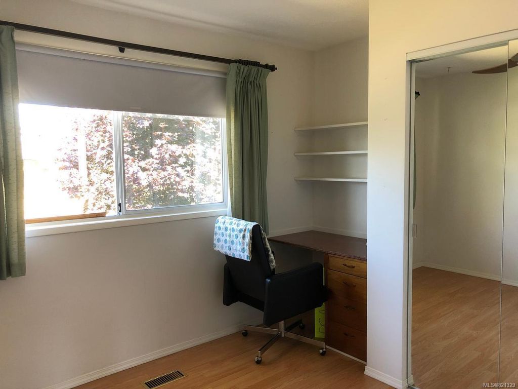 listing image 16042862157008