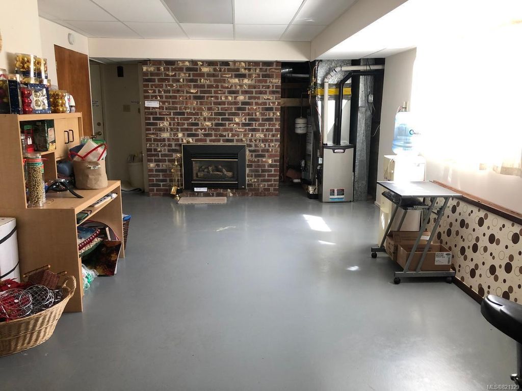 listing image 16042314500439
