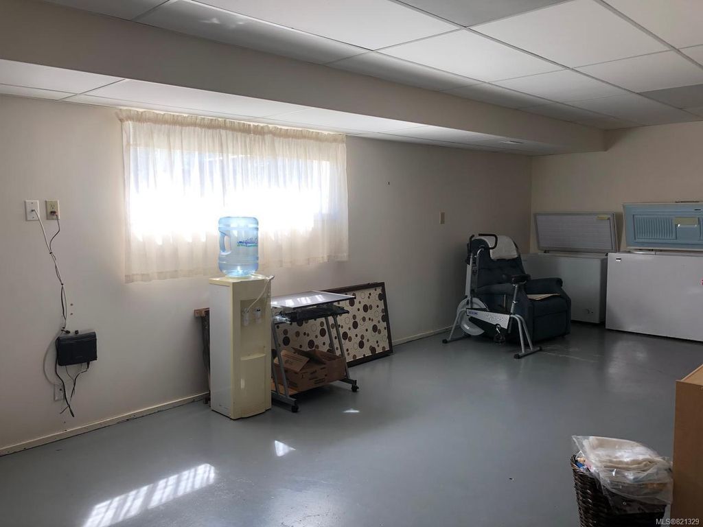 listing image 16044069521102