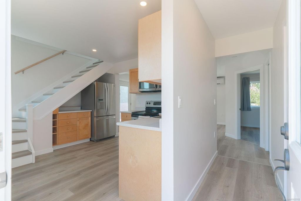 listing image 16047406949879903998