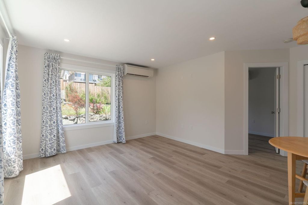 listing image 16048301443331096322