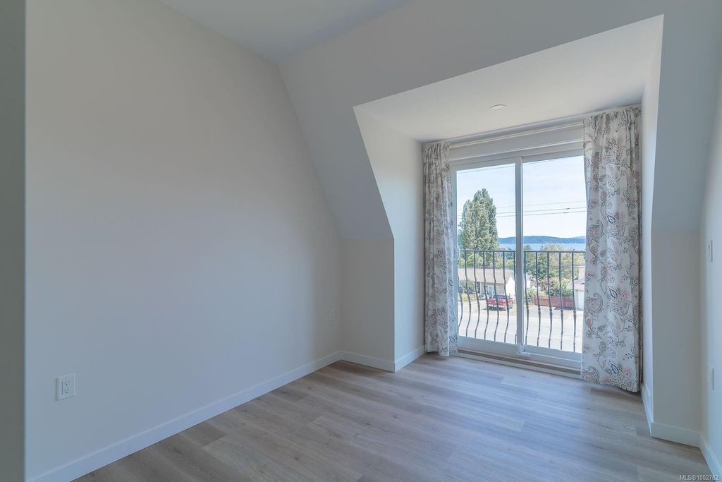 listing image 16049801402149457238