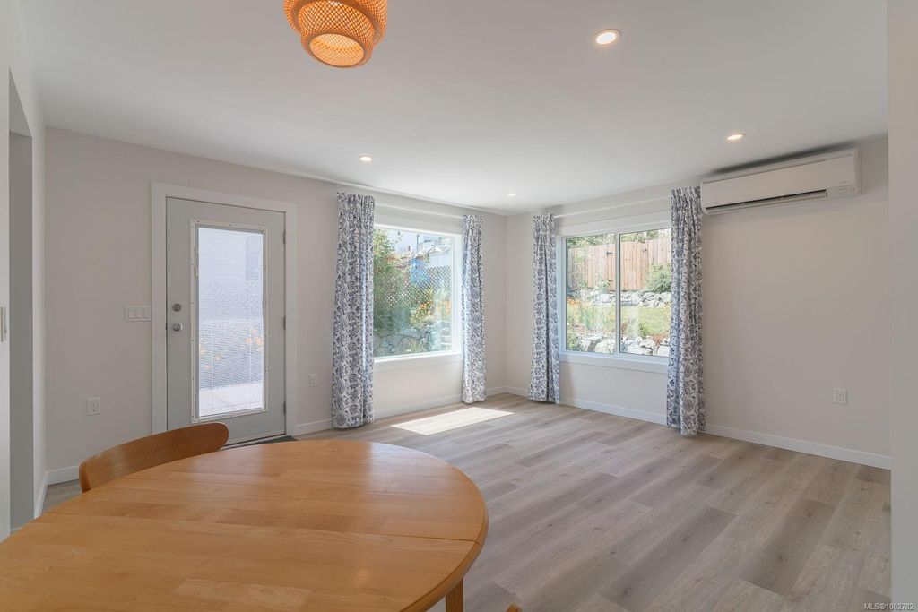 listing image 16046075517396583035