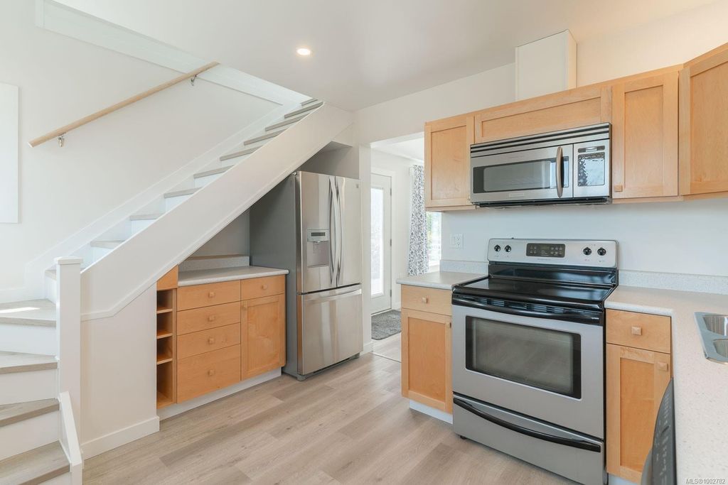listing image 16049856660258933692
