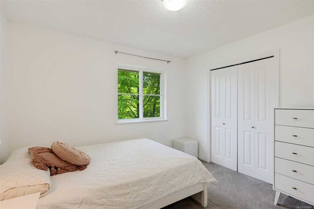 listing image 16048064723378282255