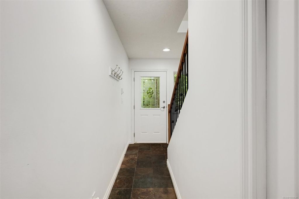 listing image 16044766466981577590