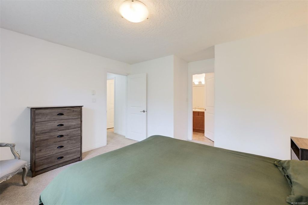 listing image 16044050825156671666