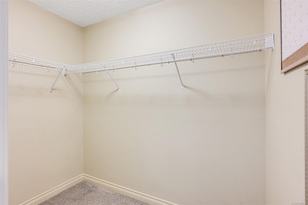 listing image 16042941262533939572