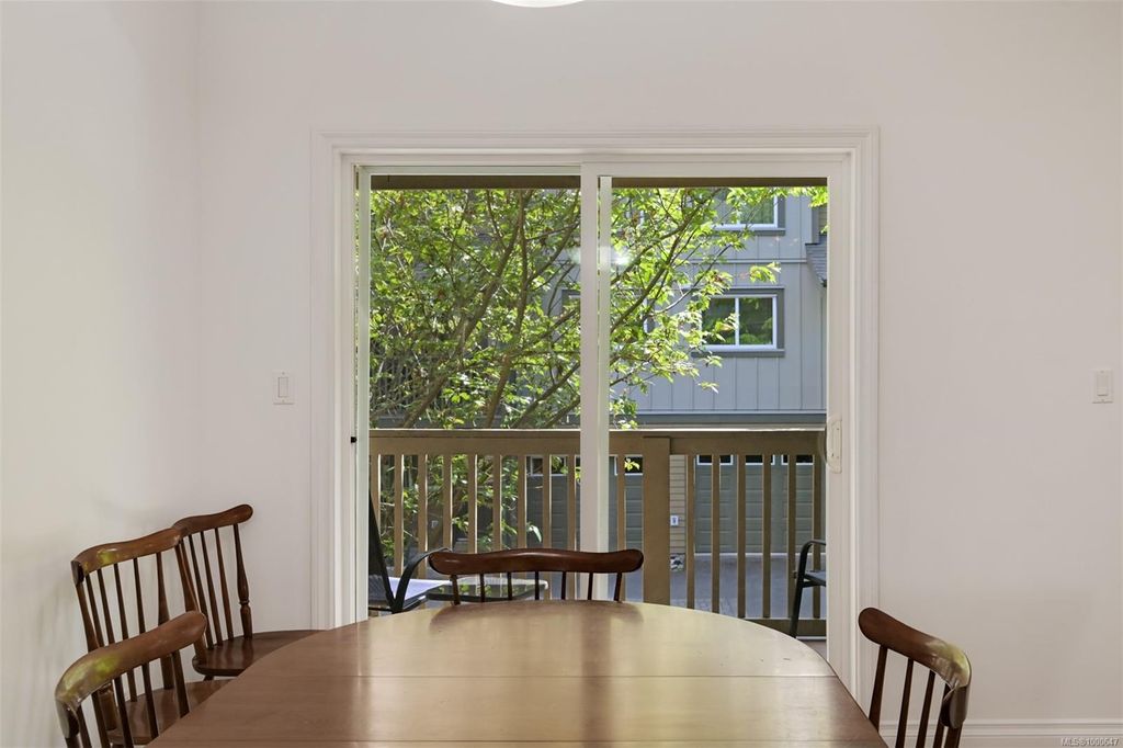 listing image 16041472737526447237