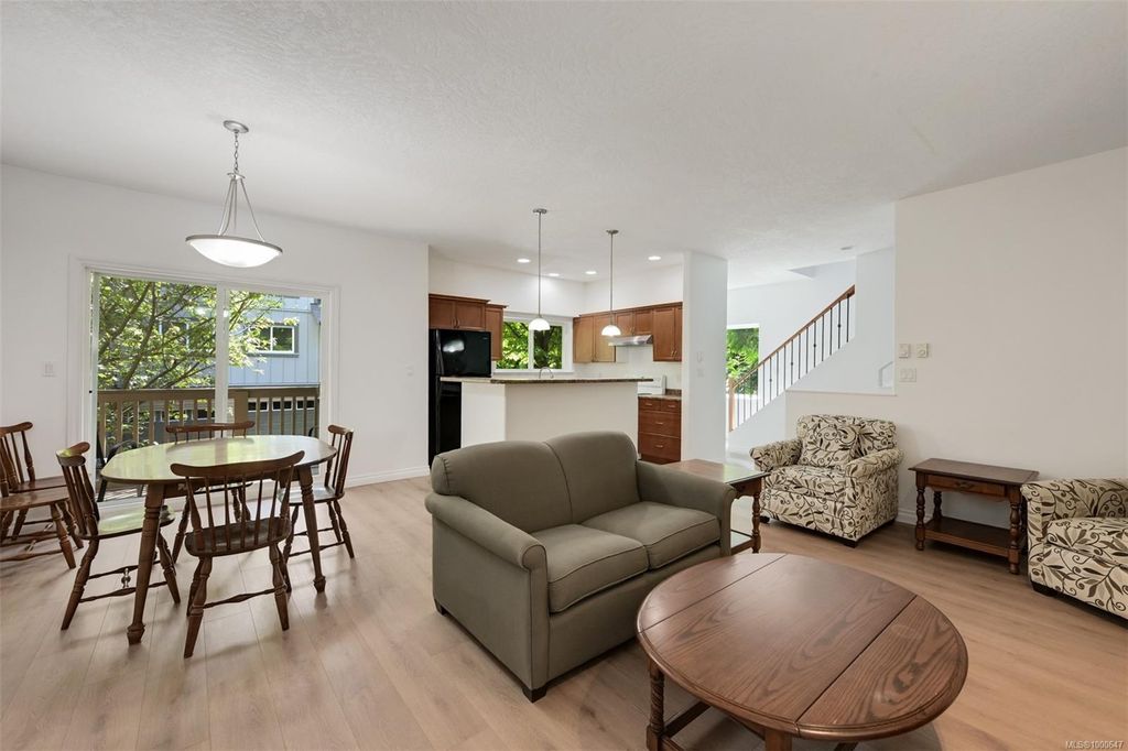 listing image 16043672256750306302