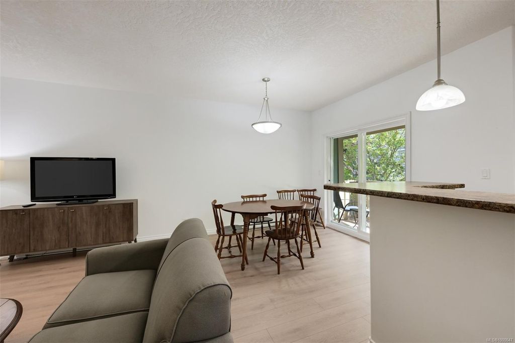 listing image 16043883583134236371