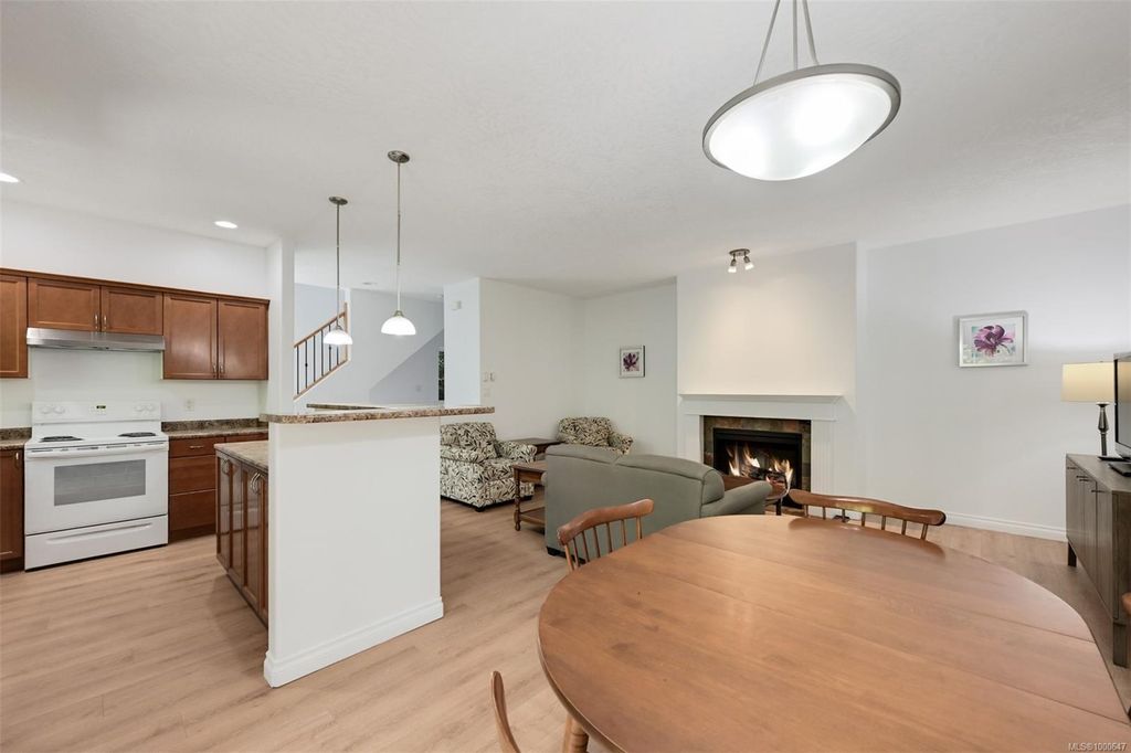 listing image 16049841203113991033