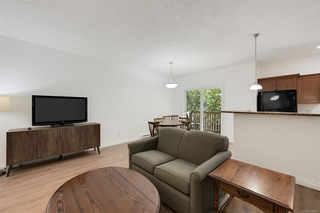 listing image 16047456001494918745