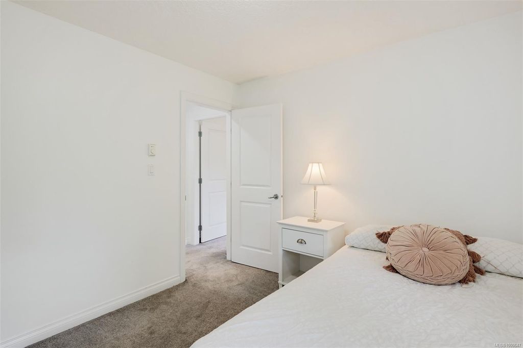 listing image 16049078714029257266