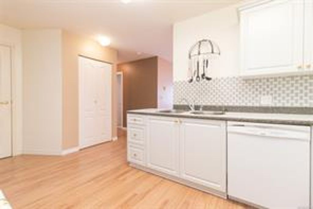 listing image 16041946392175662842