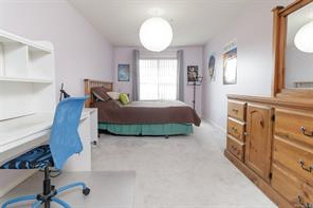 listing image 16046847876350150411