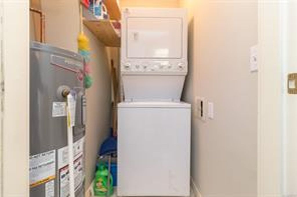 listing image 16048072389965549698
