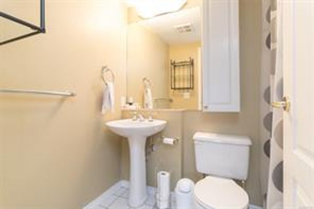 listing image 16048745166813364629