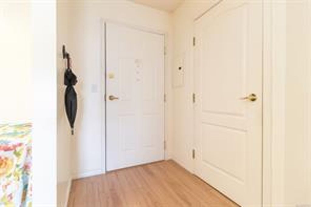 listing image 16048213135347604377