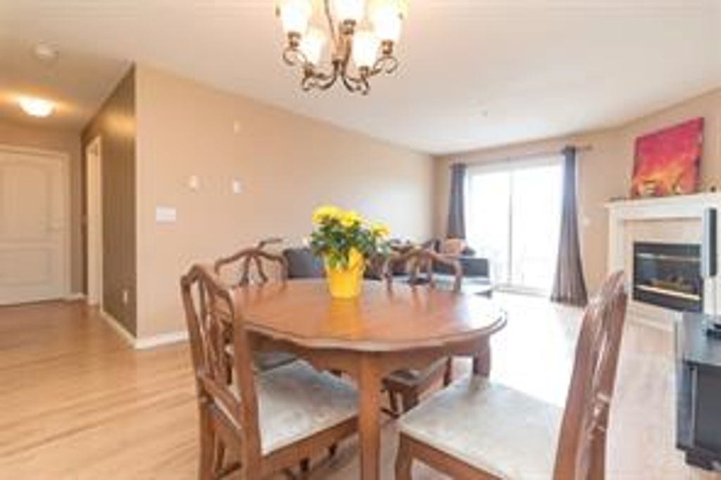 listing image 16049723745542373400