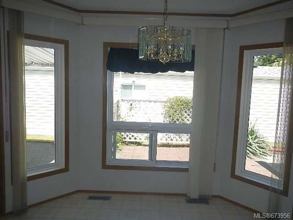listing image 16042489385264859942