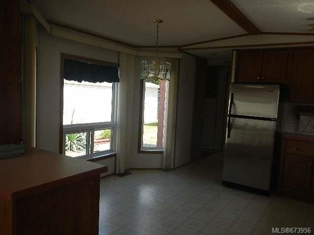 listing image 16043665207252563875
