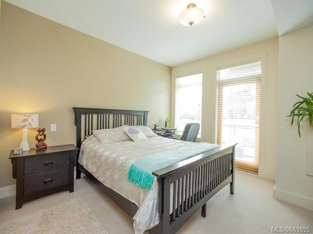 listing image 16041003399573537712