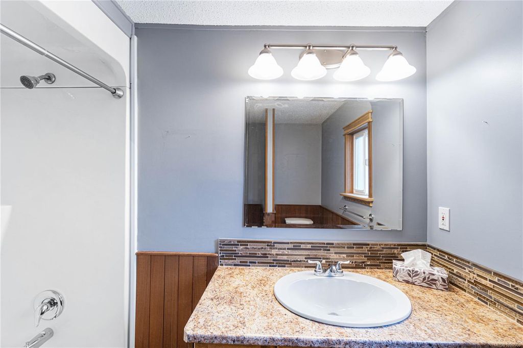 listing image 16047196241293427933